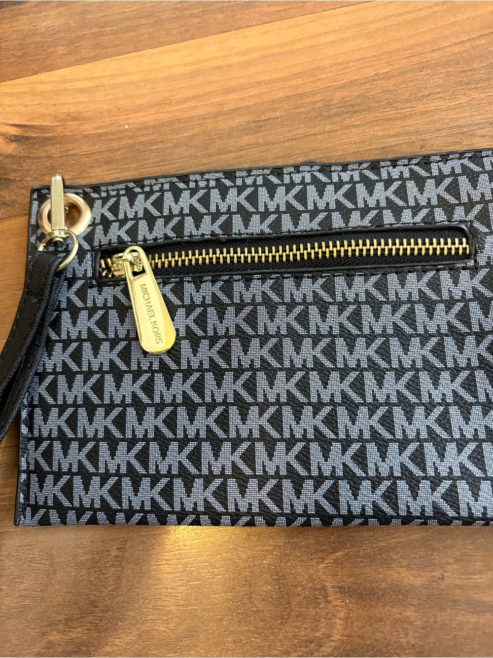 Michael Kors Jet Set Signature Logo Wristlet - Picture 2 of 5